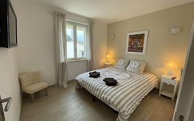 Charmante Maison 2 Chambres Avec Cour Et Jardin